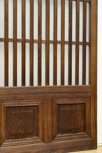 角太格子の堅牢感と上質さがあるスリガラス入りガラス戸　F8585　在庫1枚