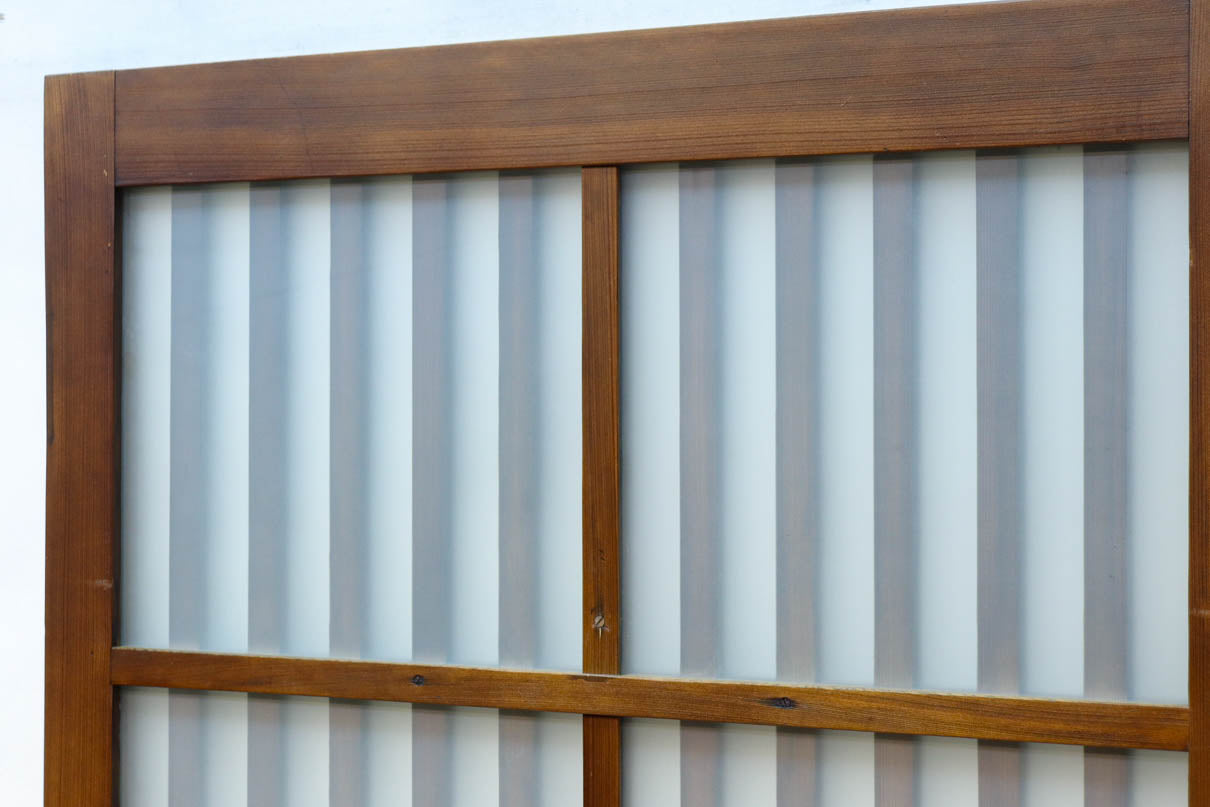 角太格子の堅牢感と上質さがあるスリガラス入りガラス戸　F8585　在庫1枚