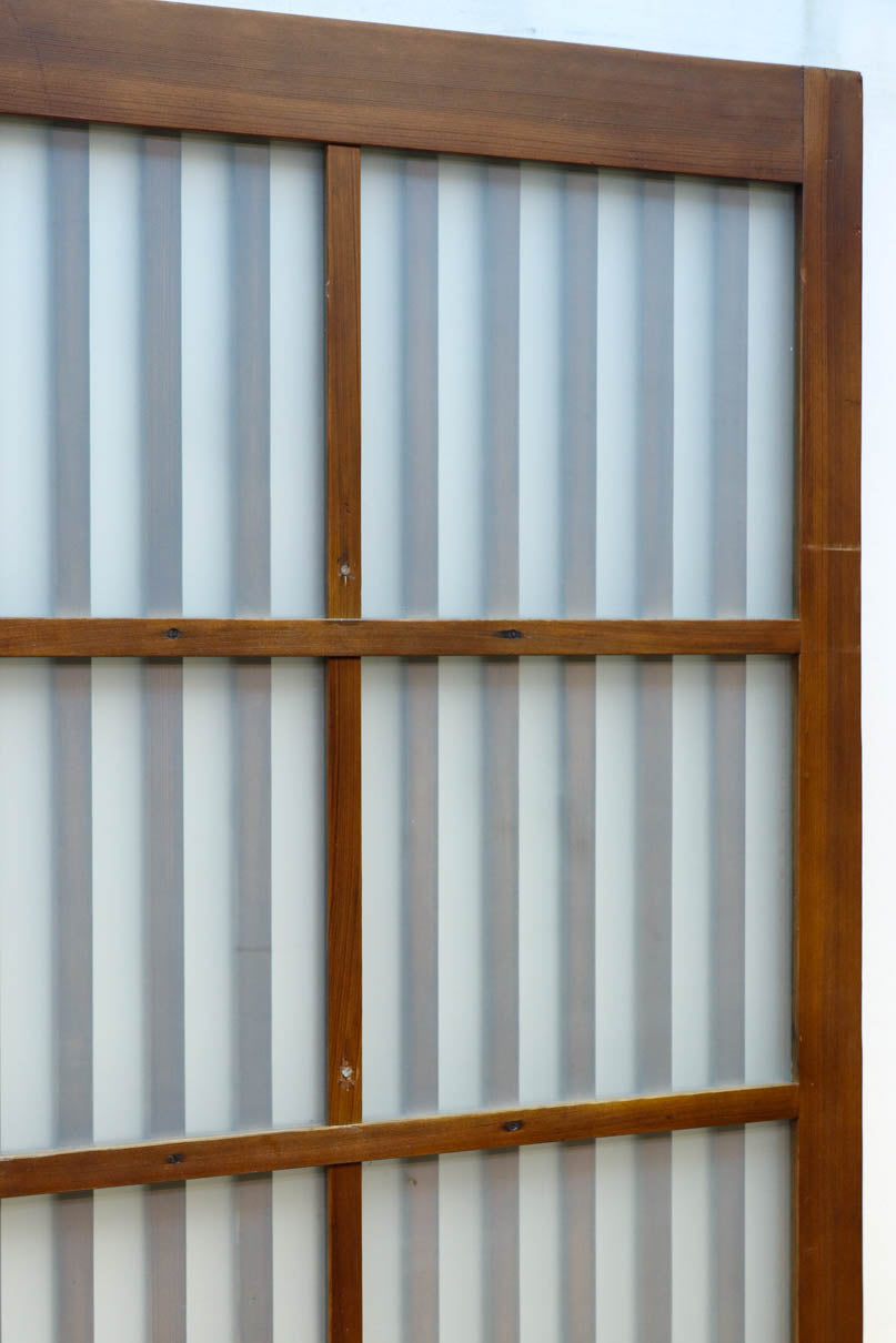 角太格子の堅牢感と上質さがあるスリガラス入りガラス戸　F8585　在庫1枚