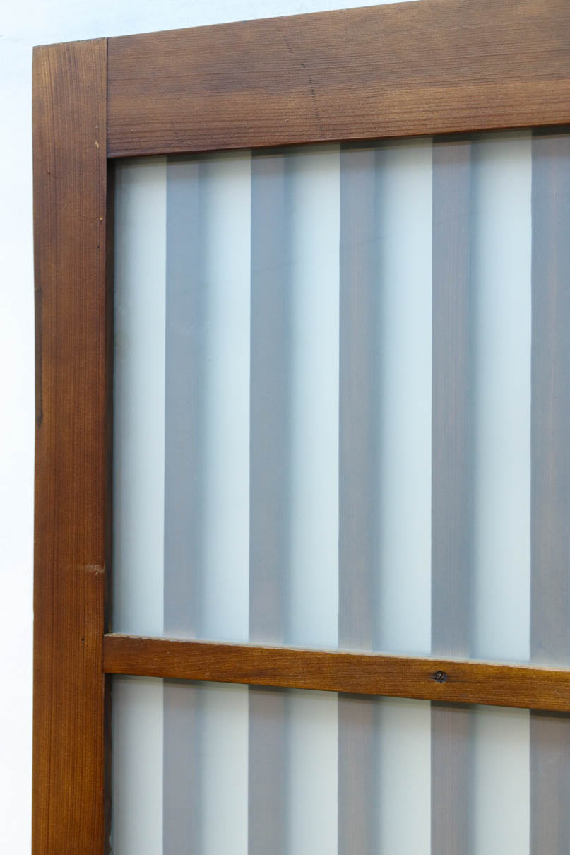 角太格子の堅牢感と上質さがあるスリガラス入りガラス戸　F8585　在庫1枚