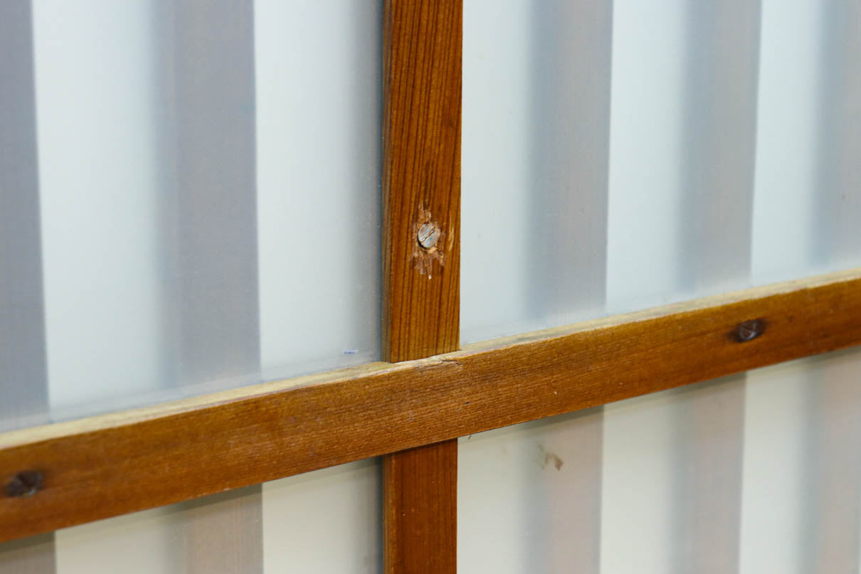 角太格子の堅牢感と上質さがあるスリガラス入りガラス戸　F8585　在庫1枚