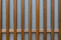 角太格子の堅牢感と上質さがあるスリガラス入りガラス戸　F8585　在庫1枚