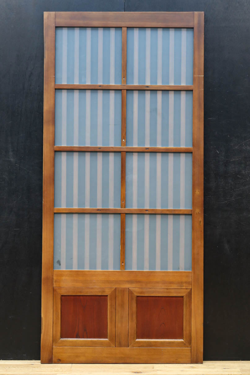 角太格子の堅牢感と上質さがあるスリガラス入りガラス戸　F8585　在庫1枚