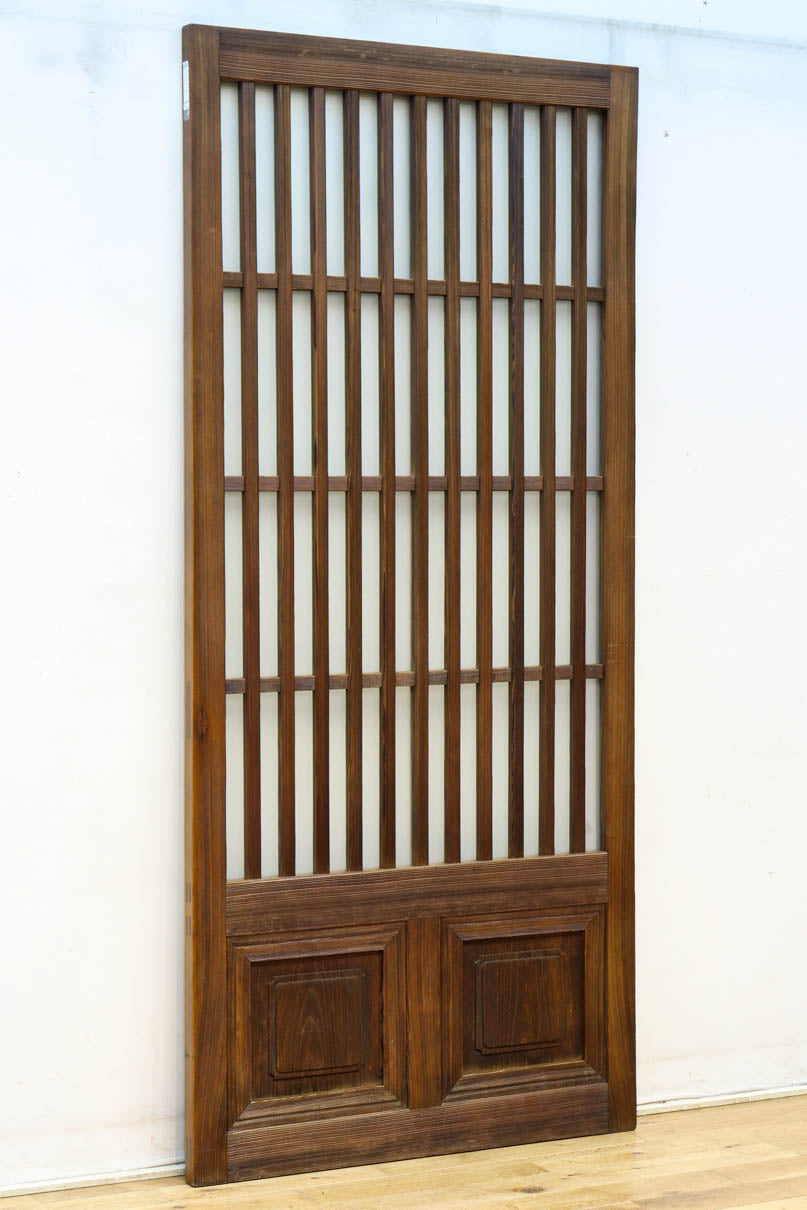 角太格子の堅牢感と上質さがあるスリガラス入りガラス戸　F8585　在庫1枚