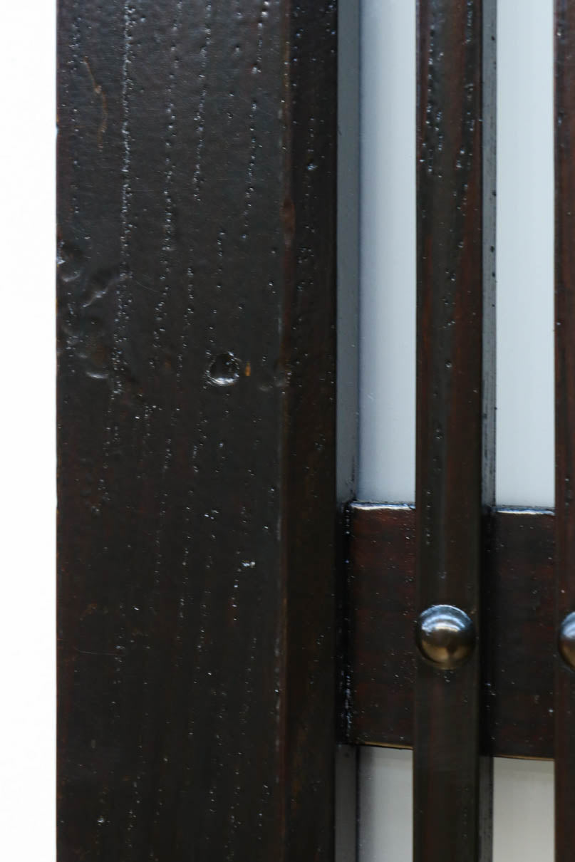 幅900ミリ高さ1877ミリ 珍品‼ 格子から優しい明かりが差し込むスリガラス入り背高いガラス戸　F8588　在庫2枚