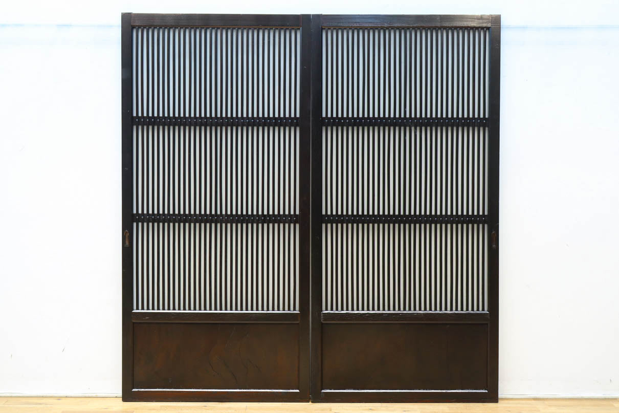 幅900ミリ高さ1877ミリ 珍品‼ 格子から優しい明かりが差し込むスリガラス入り背高いガラス戸　F8588　在庫2枚