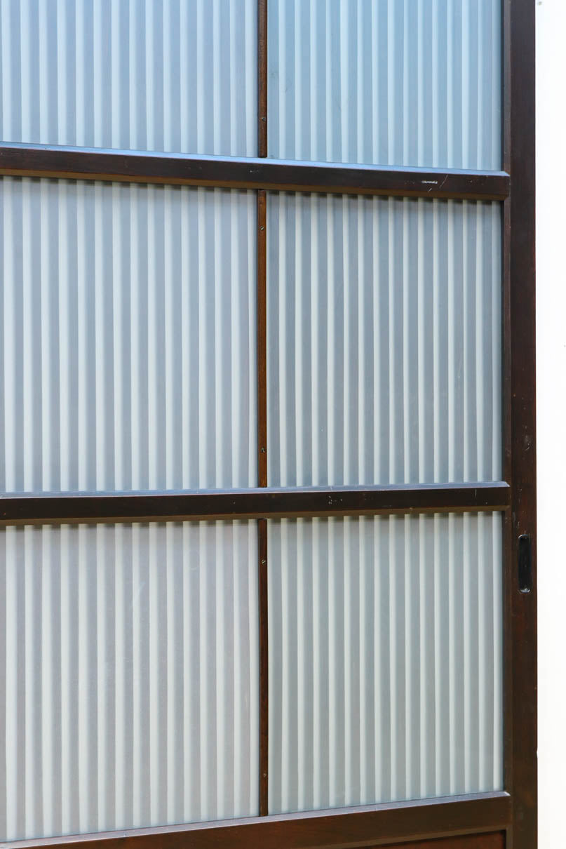 幅900ミリ高さ1877ミリ 珍品‼ 格子から優しい明かりが差し込むスリガラス入り背高いガラス戸　F8588　在庫2枚