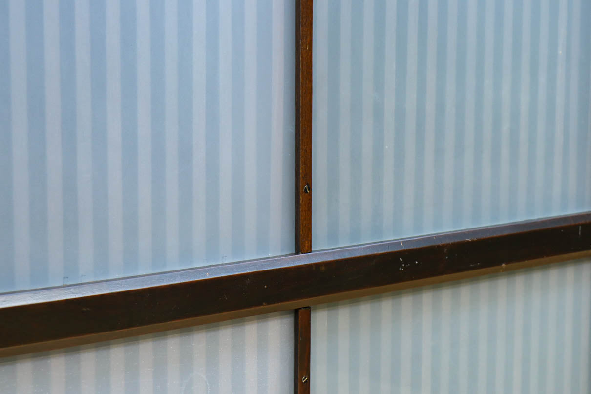 幅900ミリ高さ1877ミリ 珍品‼ 格子から優しい明かりが差し込むスリガラス入り背高いガラス戸　F8588　在庫2枚