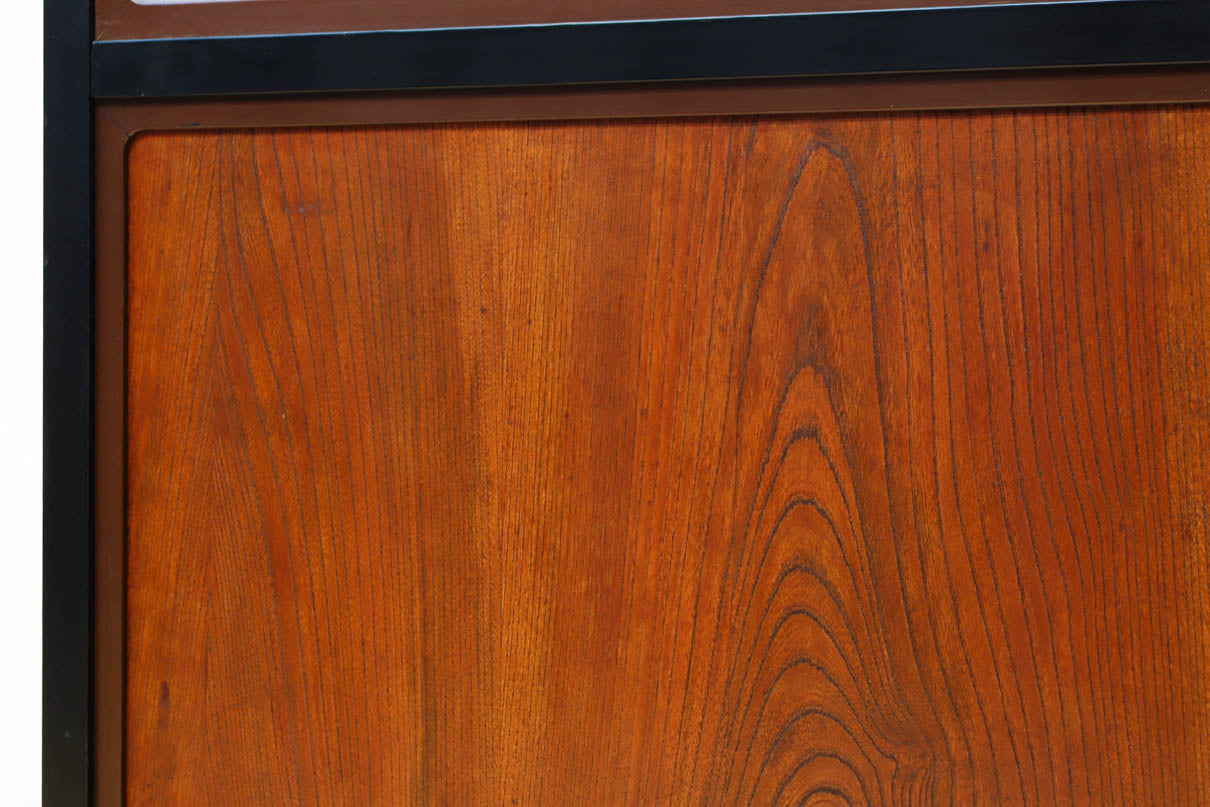 幅895ミリ　黒枠と麻の葉組子の帯装飾で格調溢れるスリガラス入り透かし板戸　F8589　在庫4枚