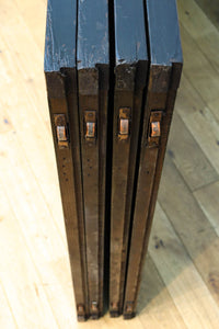 幅895ミリ　黒枠と麻の葉組子の帯装飾で格調溢れるスリガラス入り透かし板戸　F8589　在庫4枚