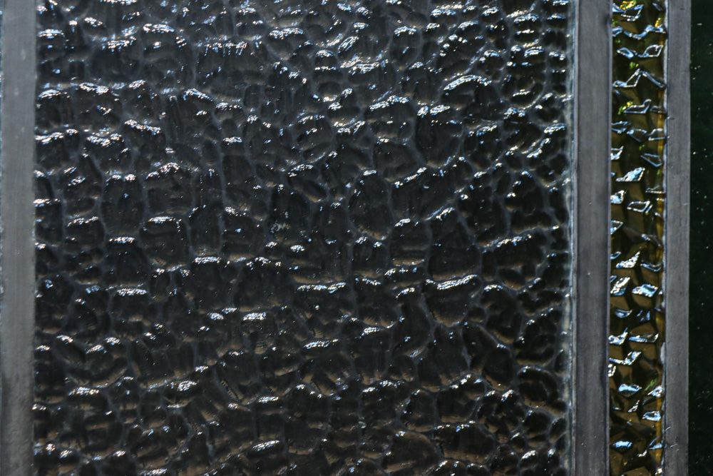 幅888ミリ　柔らかな色使いで描く美しい眺めのガラス戸　F8591　在庫1枚