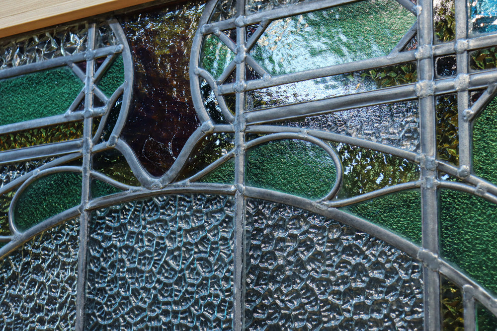 幅888ミリ　柔らかな色使いで描く美しい眺めのガラス戸　F8591　在庫1枚