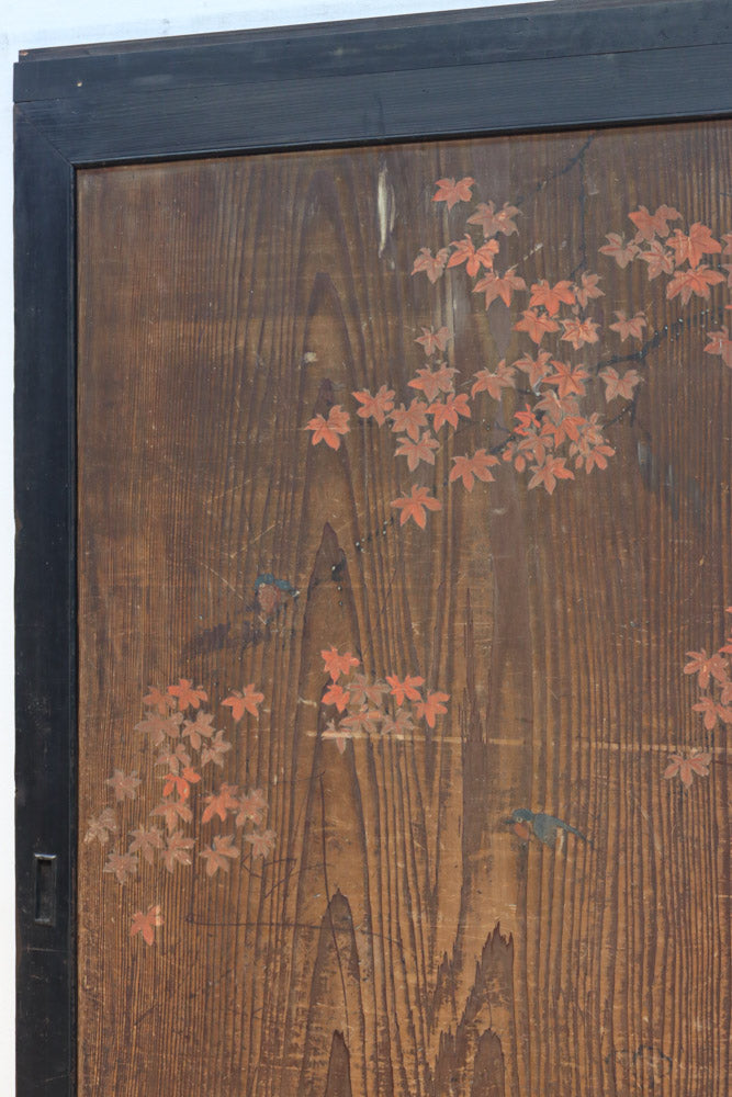 幅888ミリ　二羽の小鳥がもみじの周りで戯れる板絵戸　F8595　在庫1枚