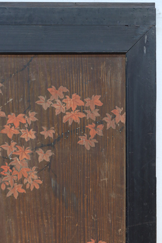 幅888ミリ　二羽の小鳥がもみじの周りで戯れる板絵戸　F8595　在庫1枚