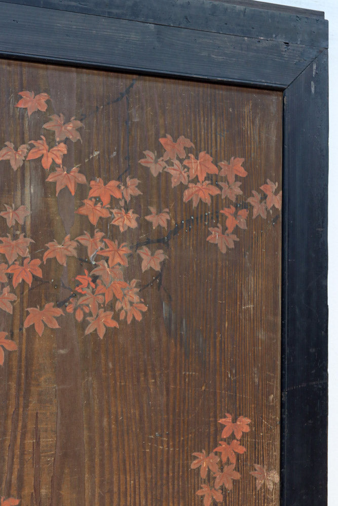 幅888ミリ　二羽の小鳥がもみじの周りで戯れる板絵戸　F8595　在庫1枚