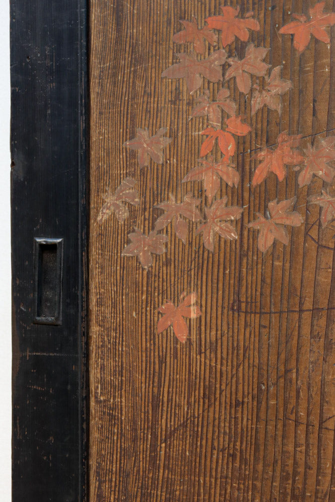 幅888ミリ　二羽の小鳥がもみじの周りで戯れる板絵戸　F8595　在庫1枚