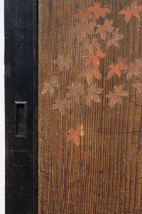 幅888ミリ　二羽の小鳥がもみじの周りで戯れる板絵戸　F8595　在庫1枚