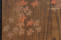 幅888ミリ　二羽の小鳥がもみじの周りで戯れる板絵戸　F8595　在庫1枚