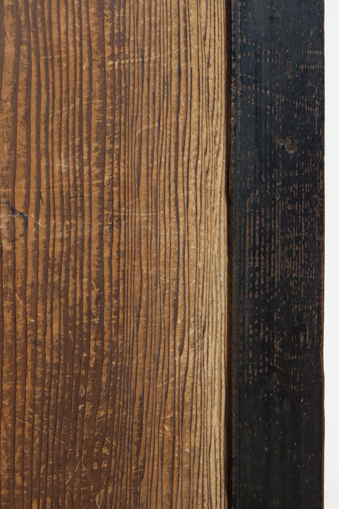 幅888ミリ　二羽の小鳥がもみじの周りで戯れる板絵戸　F8595　在庫1枚