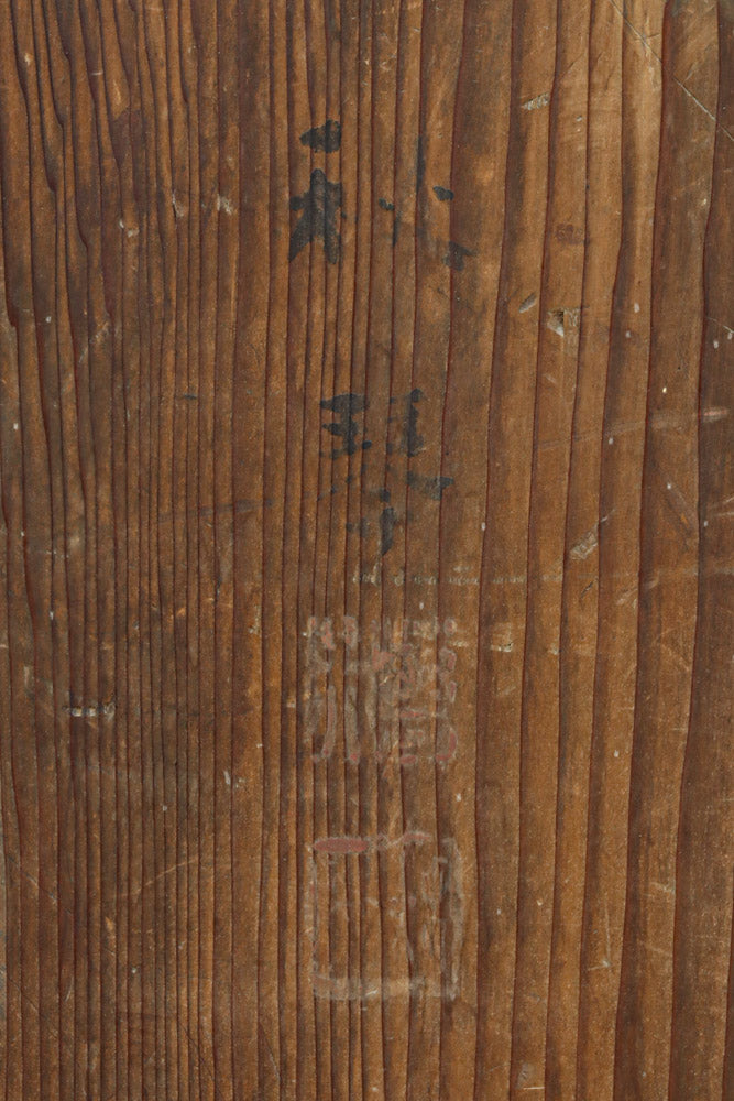 幅888ミリ　二羽の小鳥がもみじの周りで戯れる板絵戸　F8595　在庫1枚