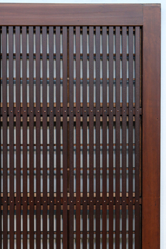 稀少幅1100ミリ　縦格子と結霜ガラスの小窓が上品な幅広大阪格子戸　F8596　在庫4枚