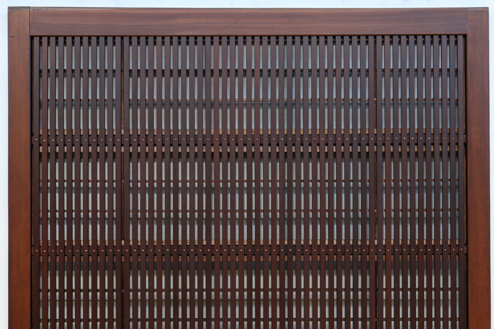 稀少幅1100ミリ　縦格子と結霜ガラスの小窓が上品な幅広大阪格子戸　F8596　在庫4枚