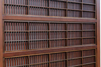 稀少幅1100ミリ　縦格子と結霜ガラスの小窓が上品な幅広大阪格子戸　F8596　在庫4枚