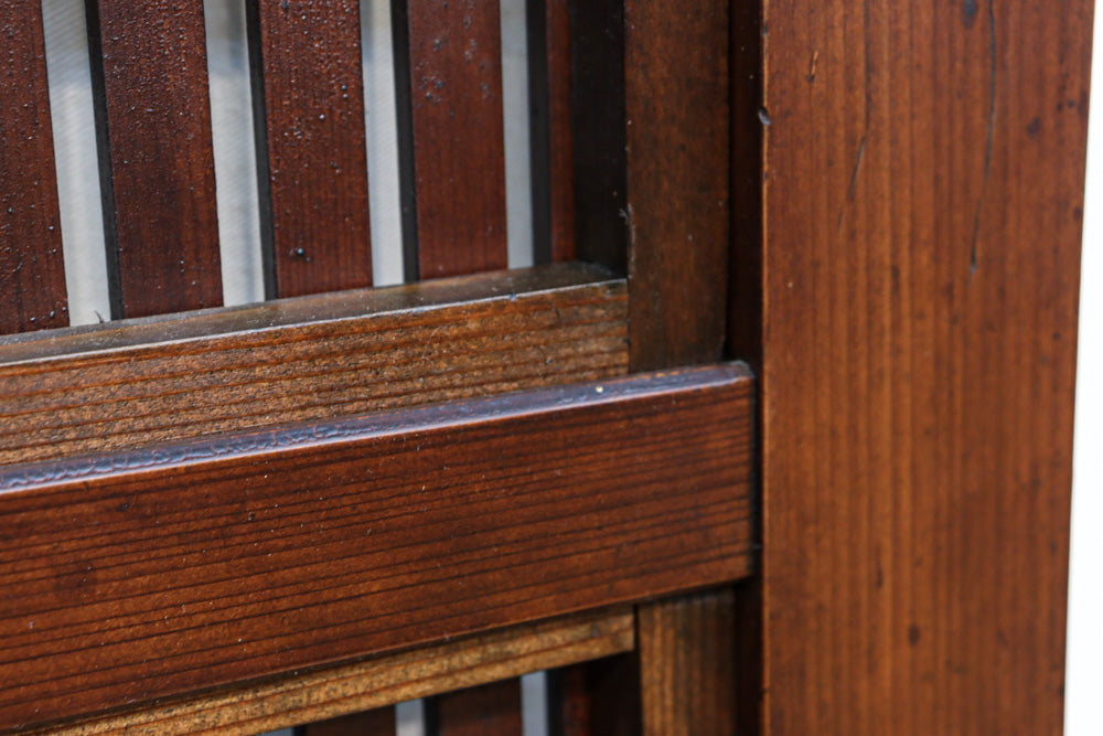 稀少幅1100ミリ　縦格子と結霜ガラスの小窓が上品な幅広大阪格子戸　F8596　在庫4枚