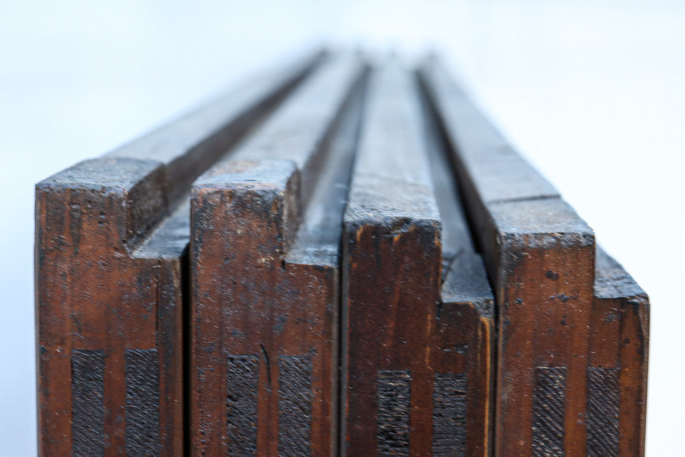 稀少幅1100ミリ　縦格子と結霜ガラスの小窓が上品な幅広大阪格子戸　F8596　在庫4枚