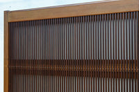 幅885ミリ　繊細な縦格子が美しく並ぶスリガラス入り大阪格子戸　F8597　在庫4枚