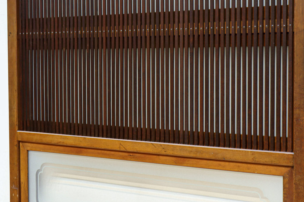 幅885ミリ　繊細な縦格子が美しく並ぶスリガラス入り大阪格子戸　F8597　在庫4枚