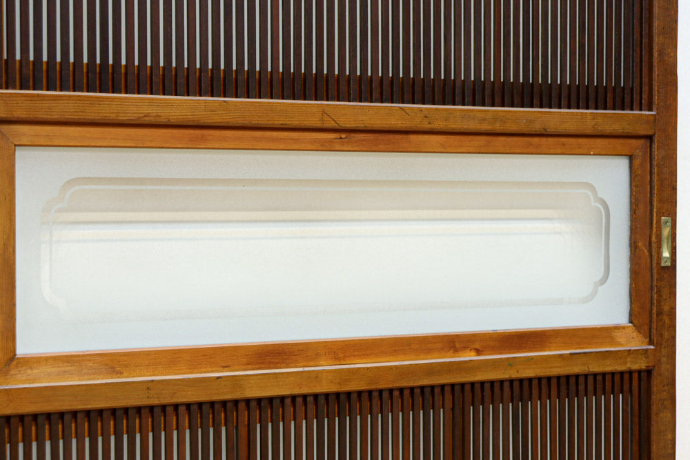 幅885ミリ　繊細な縦格子が美しく並ぶスリガラス入り大阪格子戸　F8597　在庫4枚