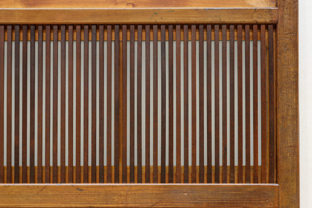 幅885ミリ　繊細な縦格子が美しく並ぶスリガラス入り大阪格子戸　F8597　在庫4枚