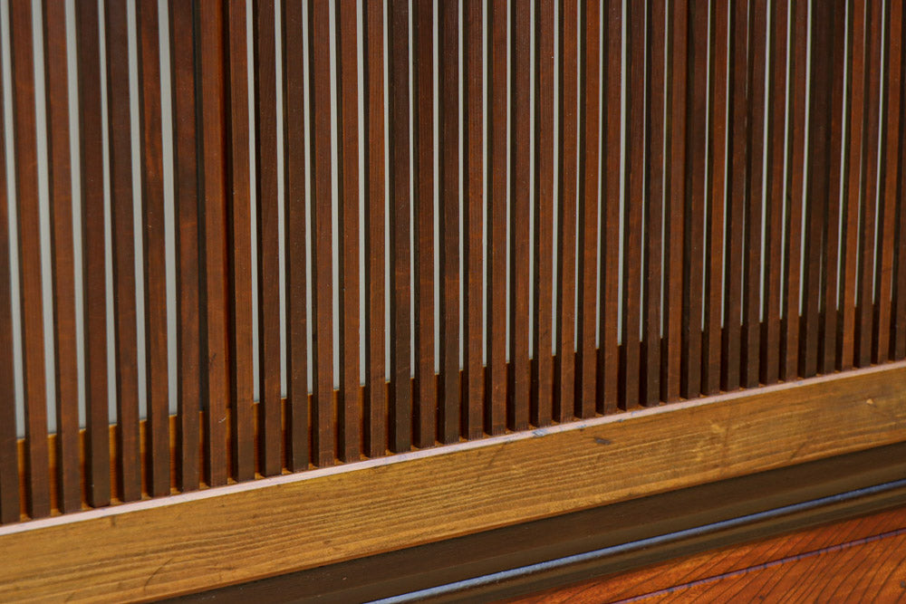 幅885ミリ　繊細な縦格子が美しく並ぶスリガラス入り大阪格子戸　F8597　在庫4枚