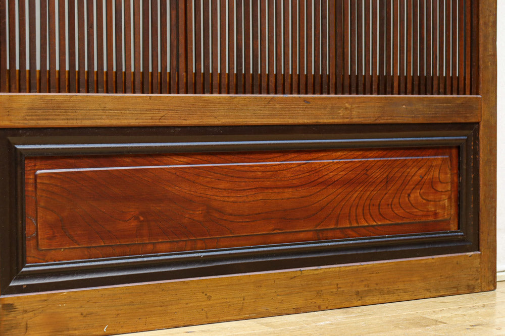 幅885ミリ　繊細な縦格子が美しく並ぶスリガラス入り大阪格子戸　F8597　在庫4枚