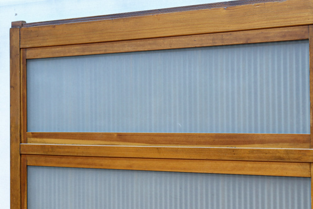 幅885ミリ　繊細な縦格子が美しく並ぶスリガラス入り大阪格子戸　F8597　在庫4枚