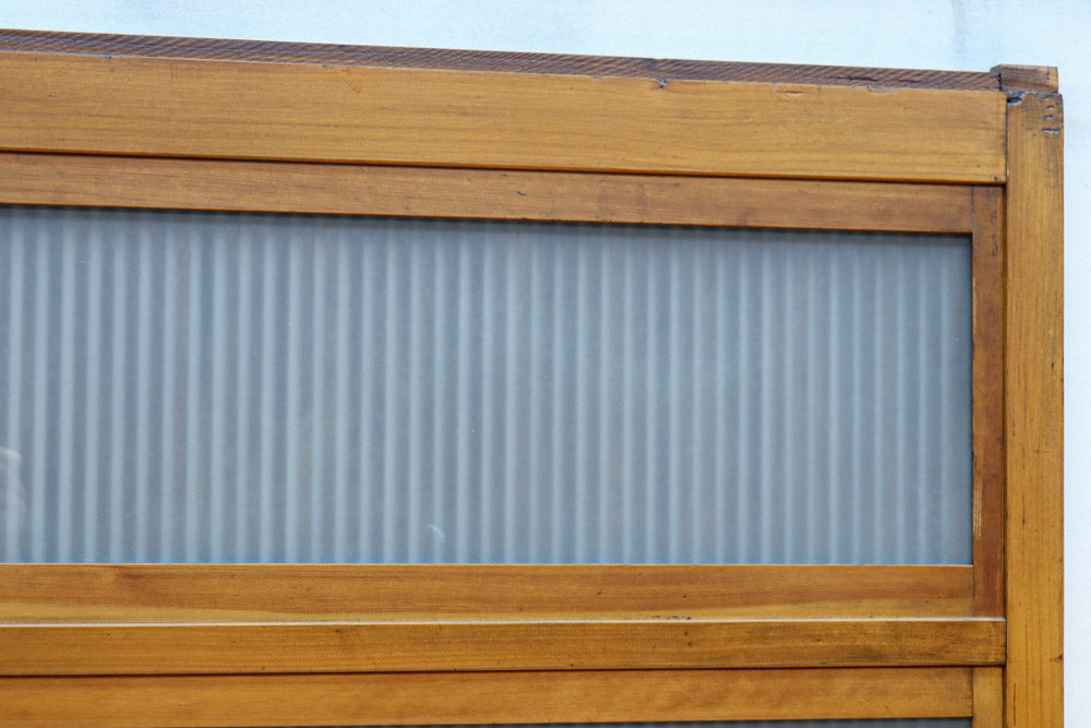 幅885ミリ　繊細な縦格子が美しく並ぶスリガラス入り大阪格子戸　F8597　在庫4枚