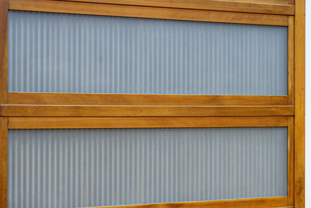 幅885ミリ　繊細な縦格子が美しく並ぶスリガラス入り大阪格子戸　F8597　在庫4枚