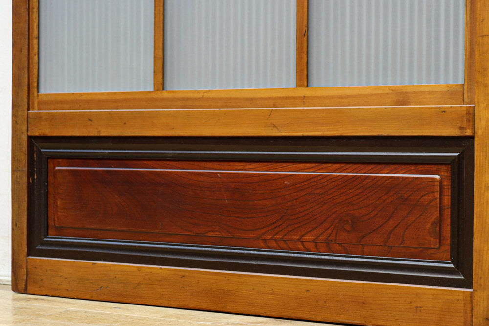 幅885ミリ　繊細な縦格子が美しく並ぶスリガラス入り大阪格子戸　F8597　在庫4枚