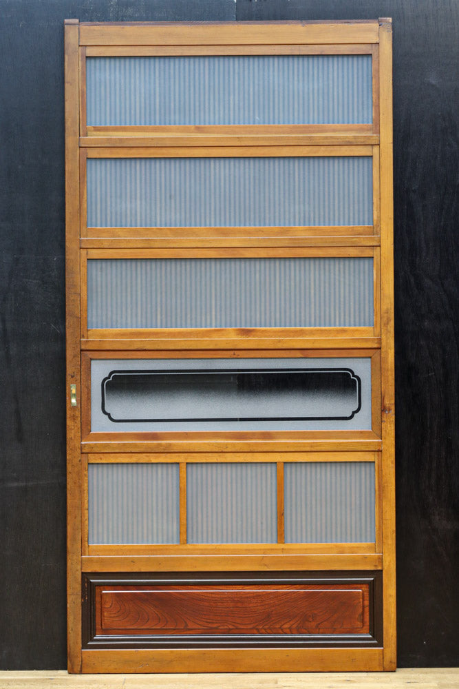 幅885ミリ　繊細な縦格子が美しく並ぶスリガラス入り大阪格子戸　F8597　在庫4枚