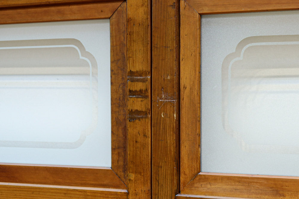 幅885ミリ　繊細な縦格子が美しく並ぶスリガラス入り大阪格子戸　F8597　在庫4枚