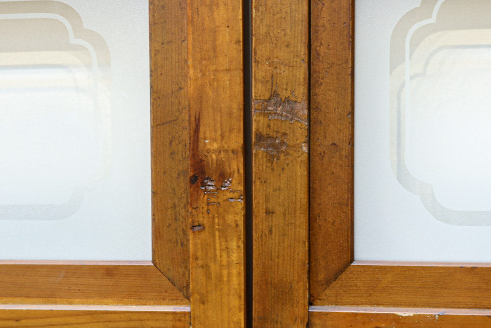 幅885ミリ　繊細な縦格子が美しく並ぶスリガラス入り大阪格子戸　F8597　在庫4枚