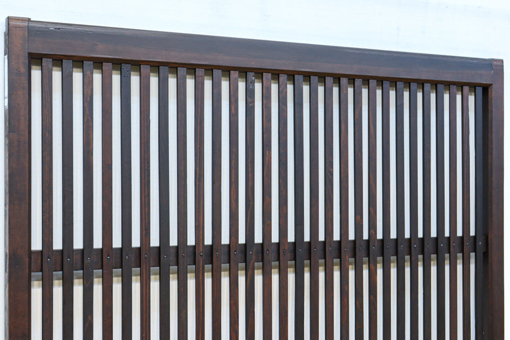 幅897ミリ　面取りされた格子で風合い豊かな格子戸　F8599　在庫1枚