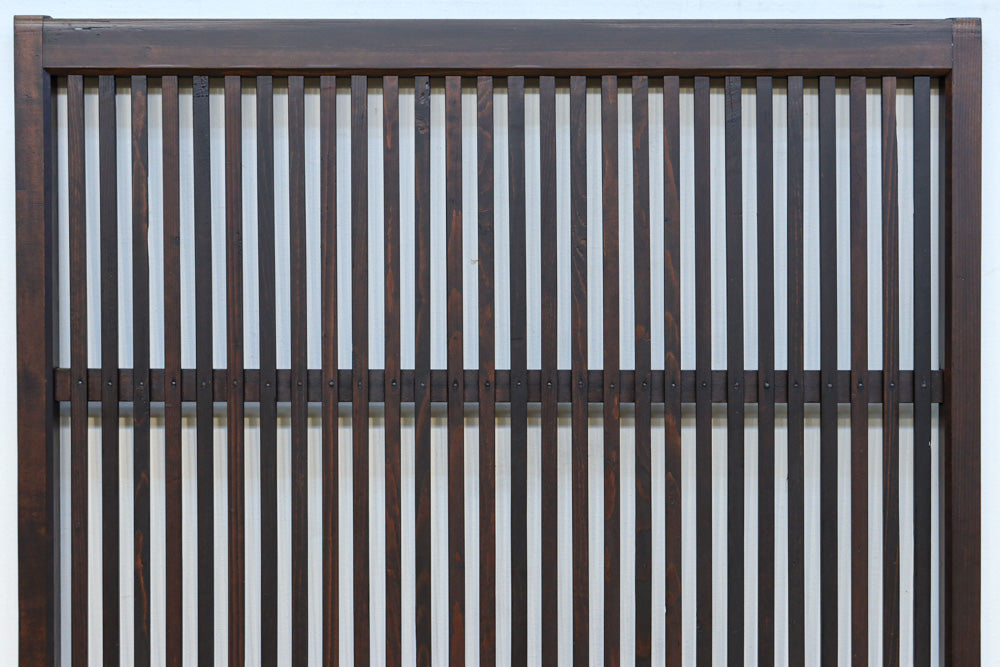 幅897ミリ　面取りされた格子で風合い豊かな格子戸　F8599　在庫1枚