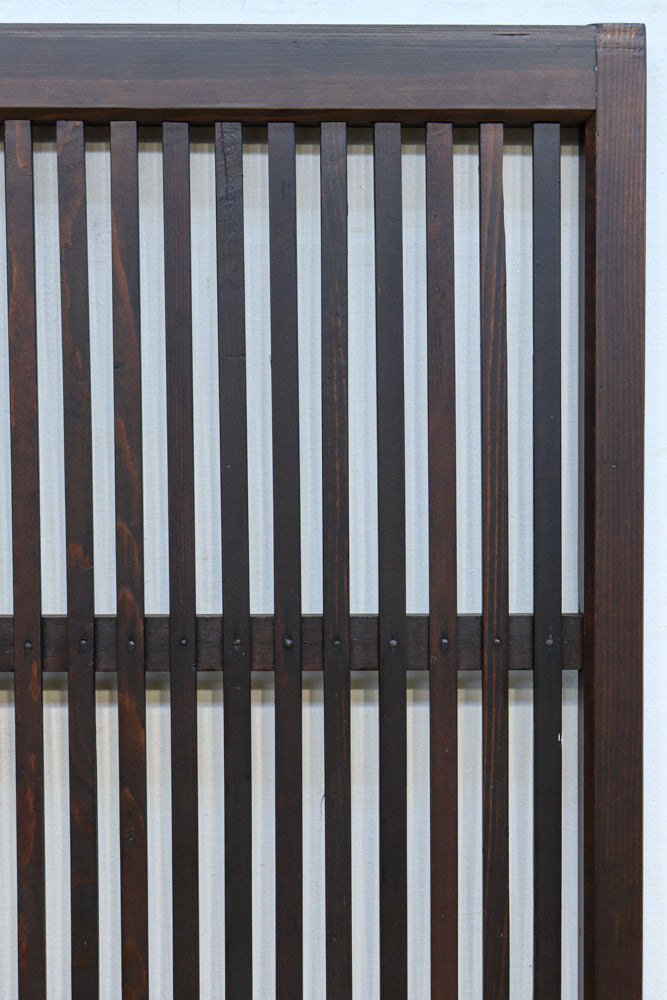 幅897ミリ　面取りされた格子で風合い豊かな格子戸　F8599　在庫1枚