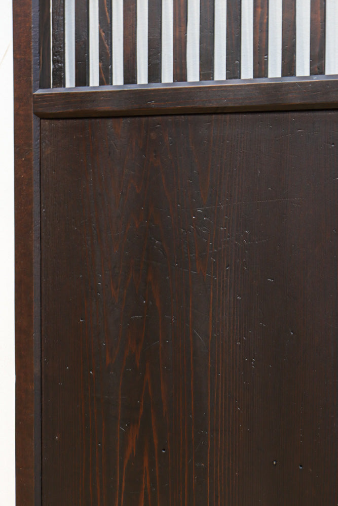 幅897ミリ　面取りされた格子で風合い豊かな格子戸　F8599　在庫1枚