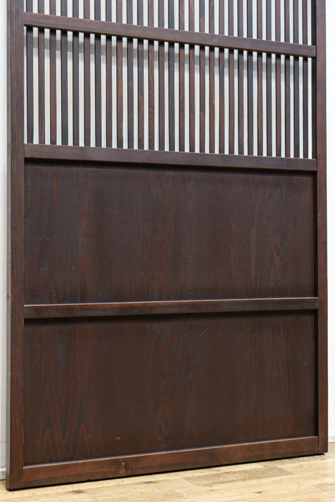 幅897ミリ　面取りされた格子で風合い豊かな格子戸　F8599　在庫1枚