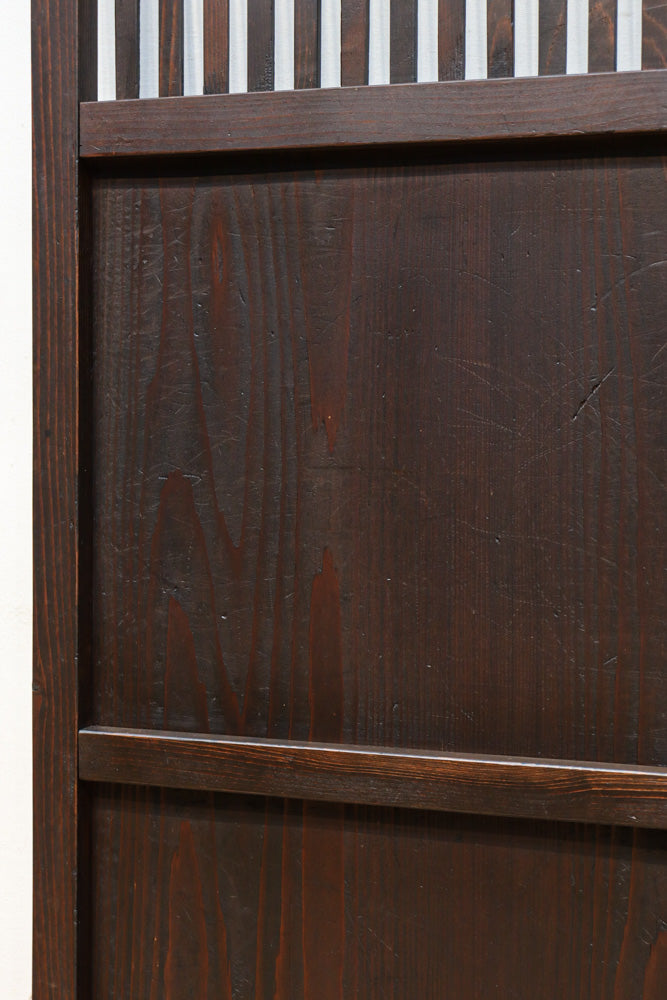 幅897ミリ　面取りされた格子で風合い豊かな格子戸　F8599　在庫1枚