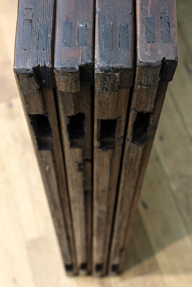 幅897ミリ　面取りされた格子で風合い豊かな格子戸　F8599　在庫1枚