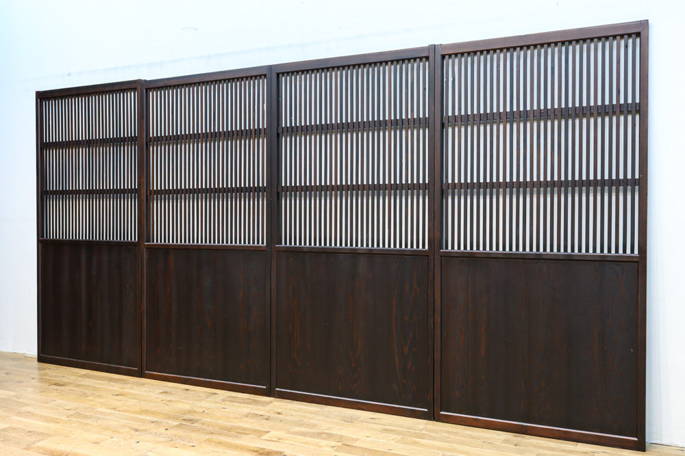 幅897ミリ　面取りされた格子で風合い豊かな格子戸　F8599　在庫1枚